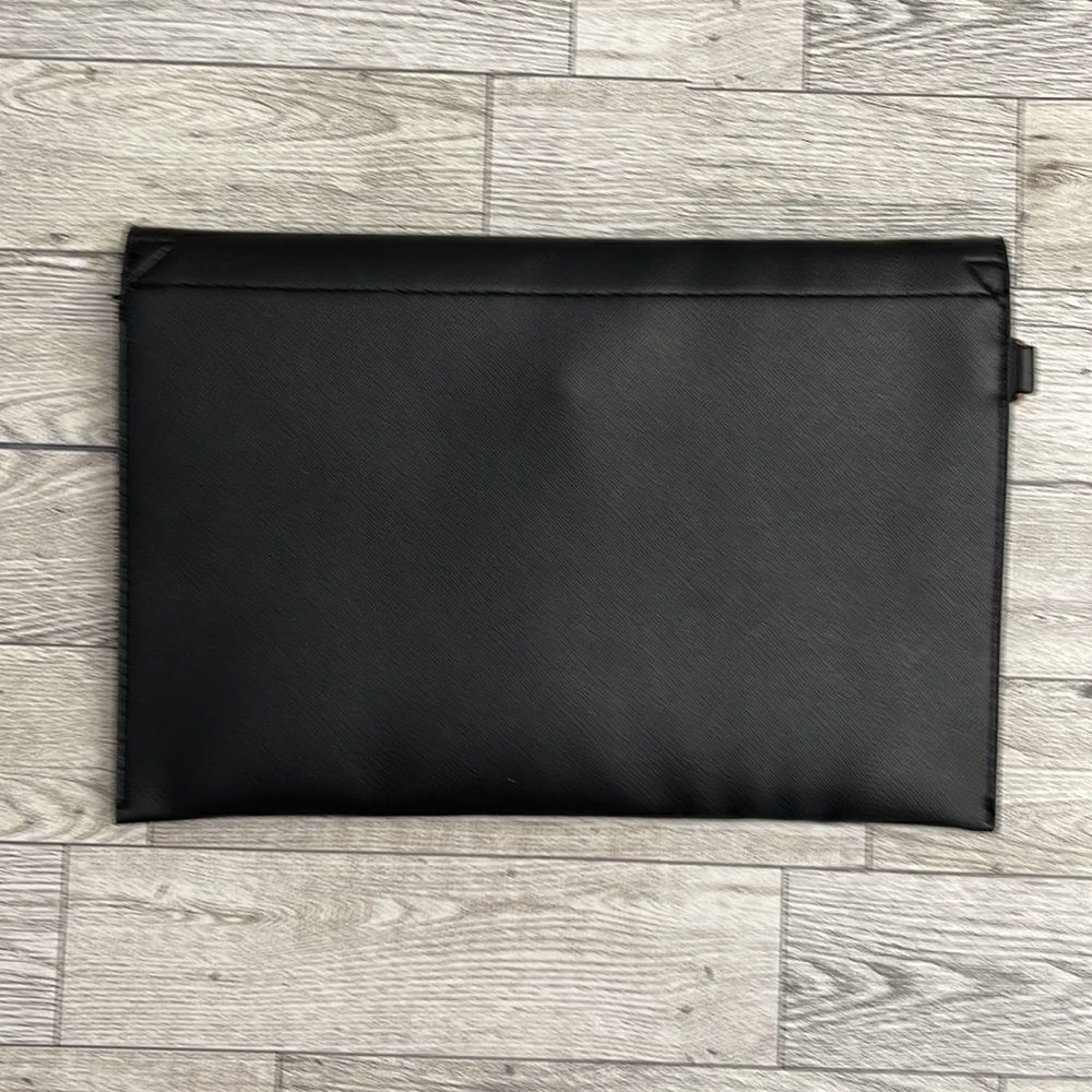 Elim & Paul Black Clutch - Picture 2 of 6